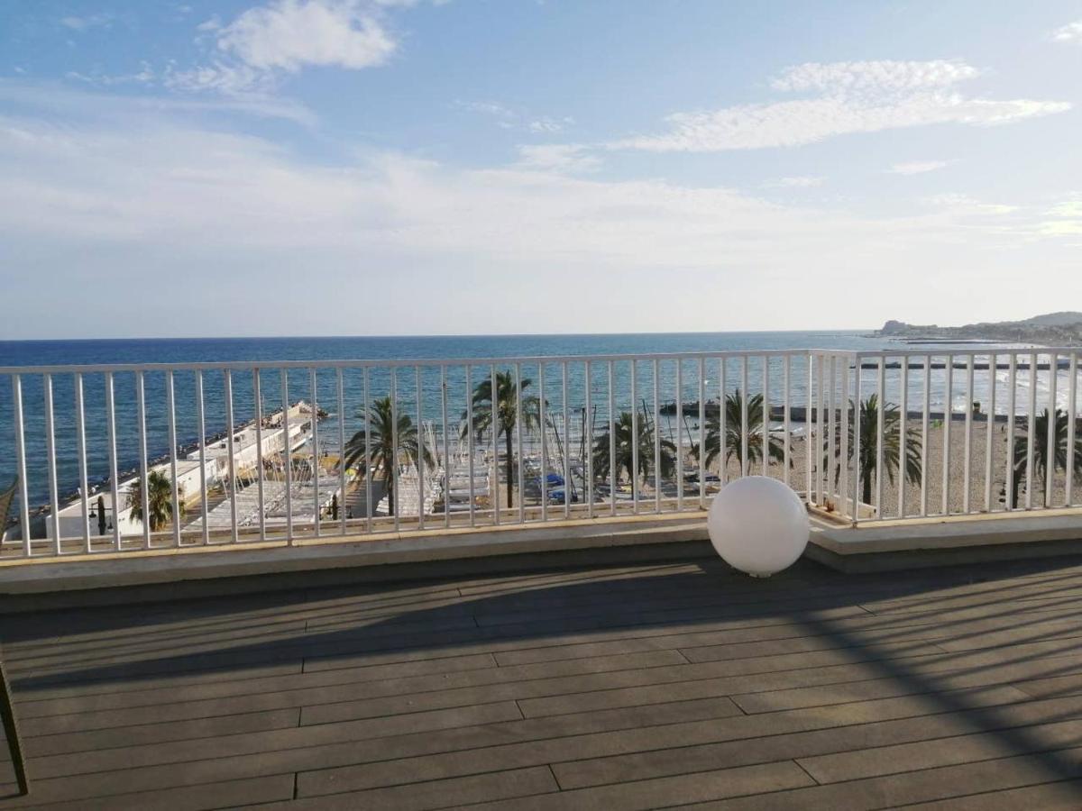 דירות סיטגס Atico Con Fantasticas Vistas Al Mar Y La Iglesia מראה חיצוני תמונה